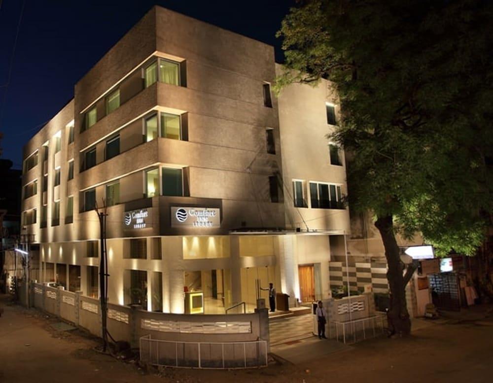 Comfort Inn Legacy Rajkot Exterior foto