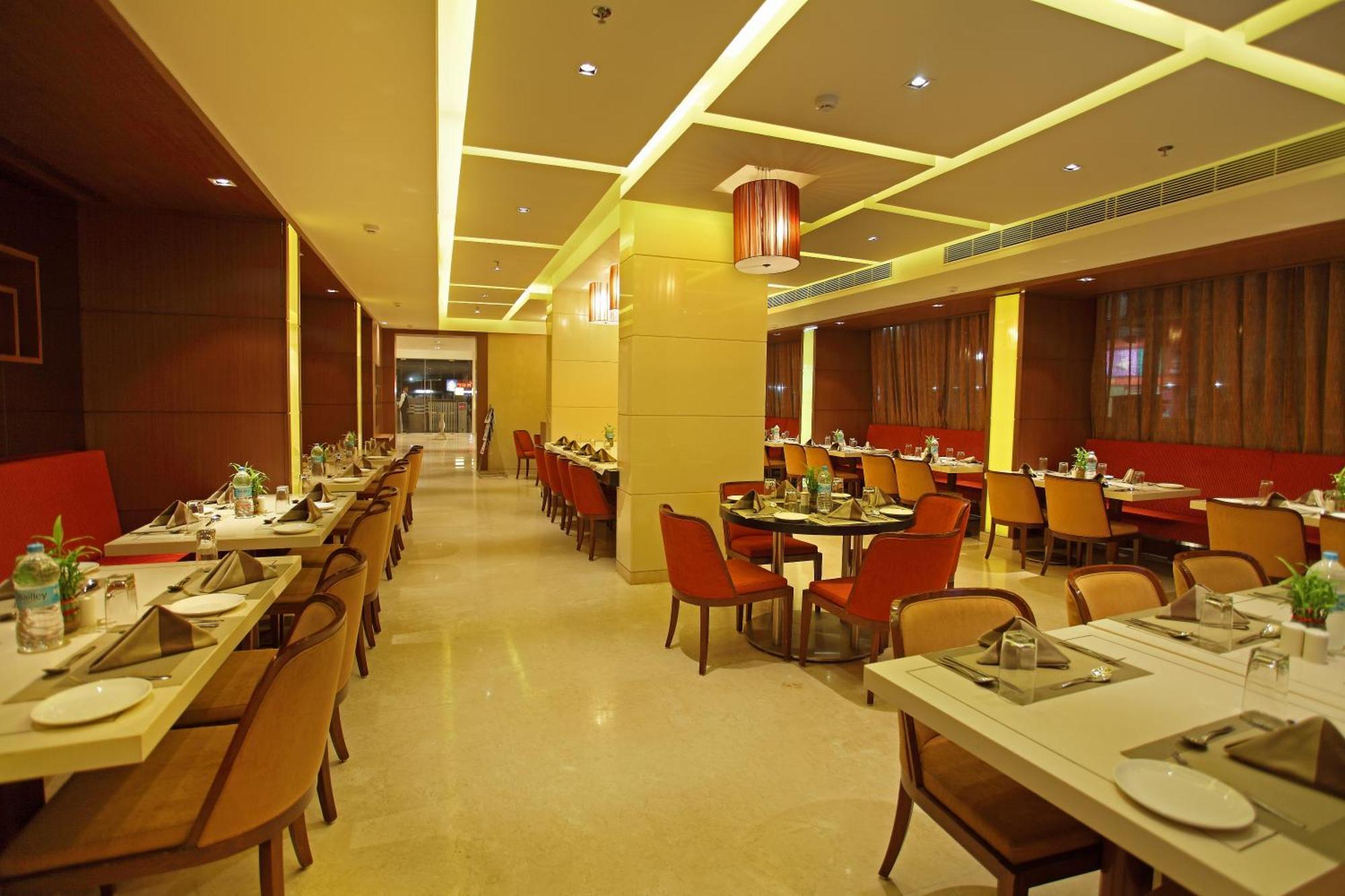 Comfort Inn Legacy Rajkot Exterior foto