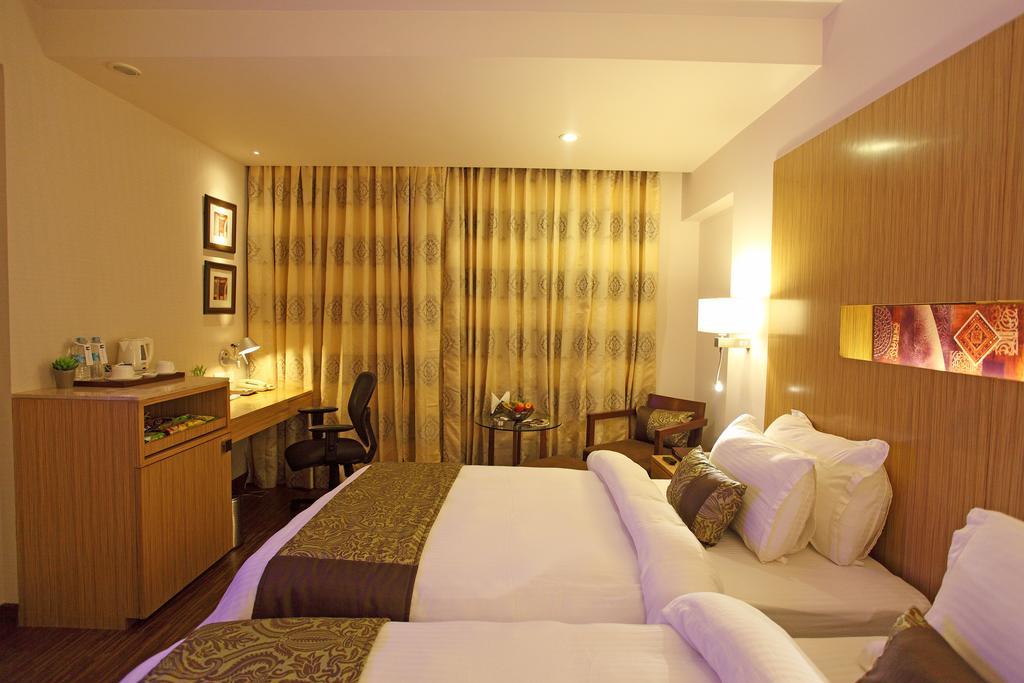 Comfort Inn Legacy Rajkot Exterior foto