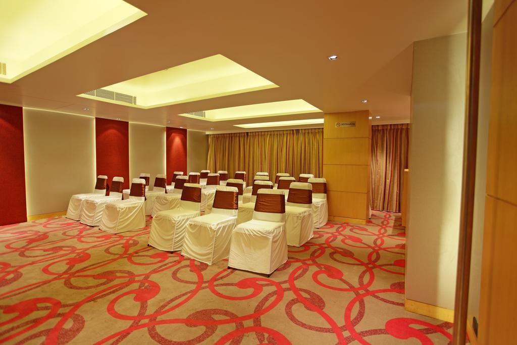 Comfort Inn Legacy Rajkot Negocio foto