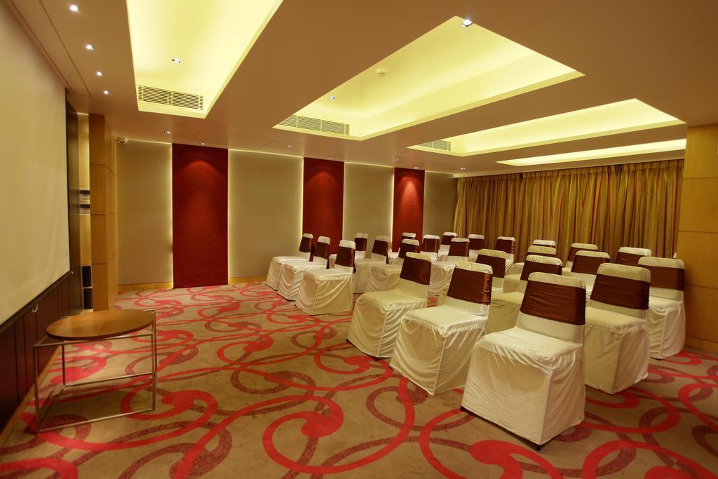 Comfort Inn Legacy Rajkot Exterior foto