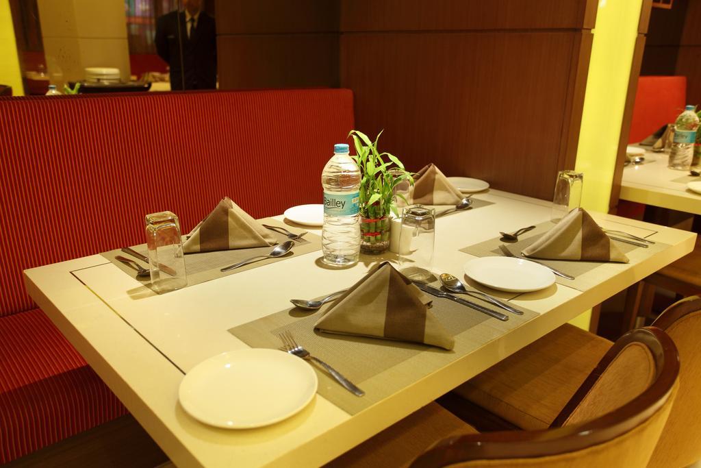 Comfort Inn Legacy Rajkot Exterior foto