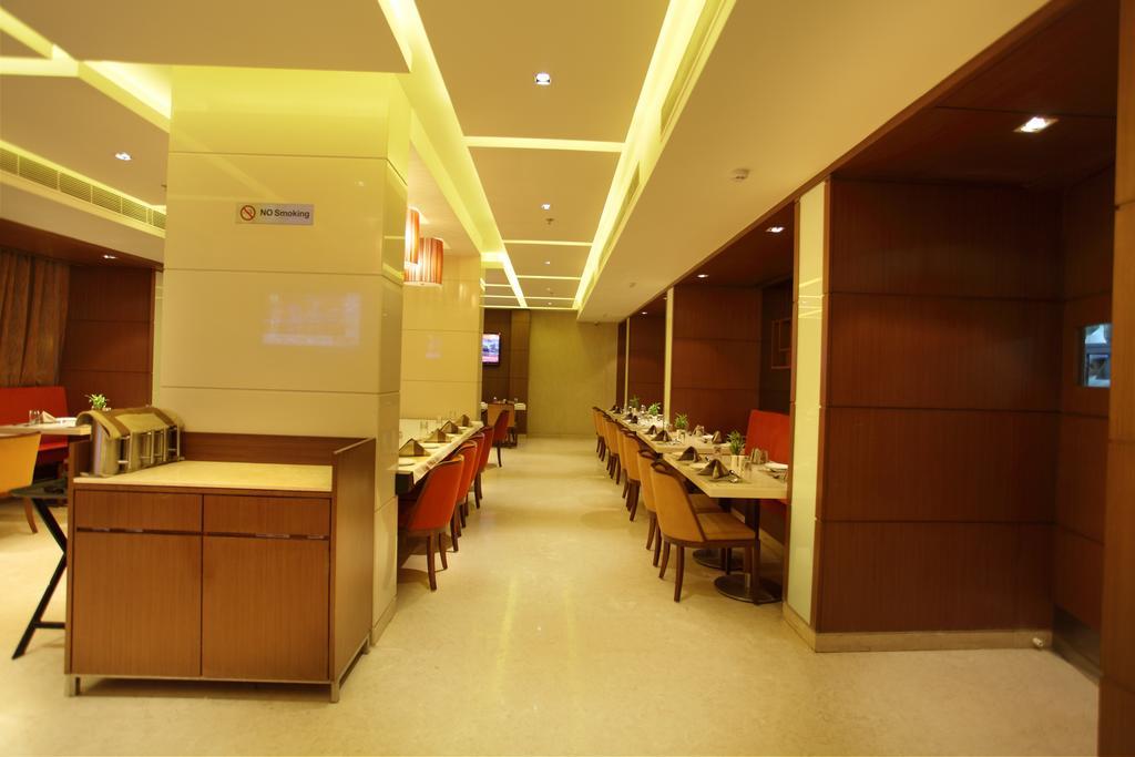 Comfort Inn Legacy Rajkot Exterior foto