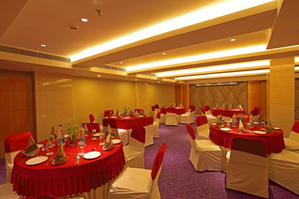 Comfort Inn Legacy Rajkot Exterior foto