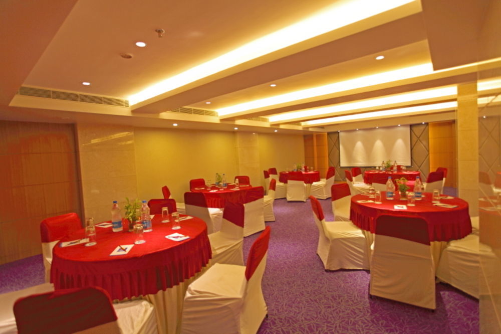 Comfort Inn Legacy Rajkot Exterior foto